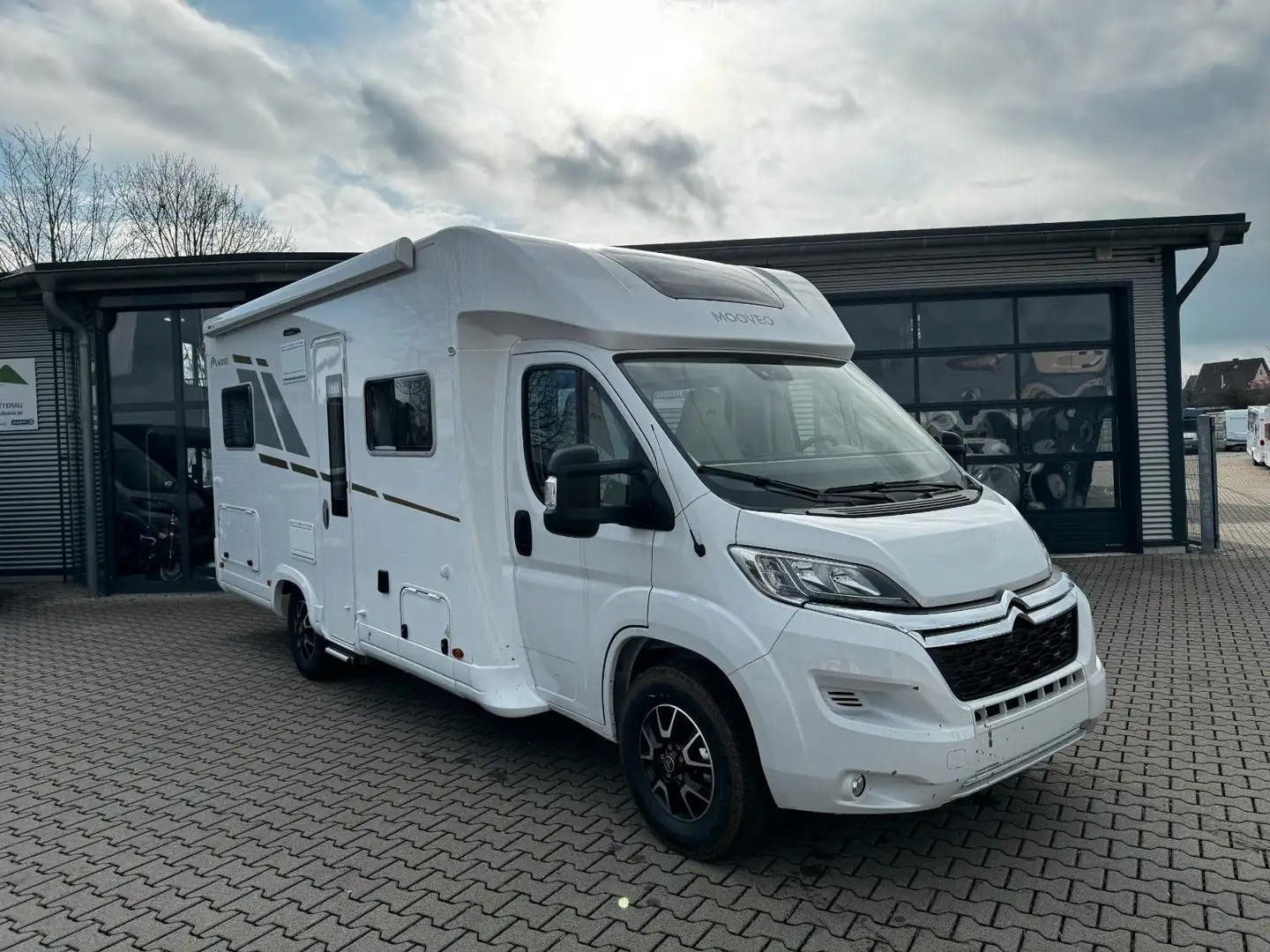 Mooveo Tei 71FBH AHK,Truma6EH,200WP-Solar,5.Sitze Blanco - 2