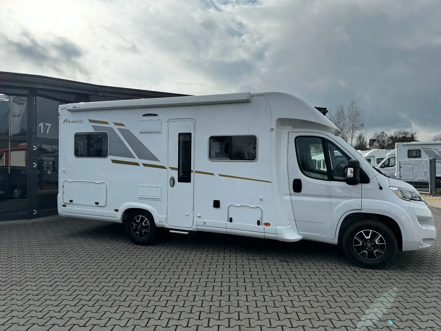 Mooveo Tei 71FBH AHK,Truma6EH,200WP-Solar,5.Sitze Blanco - 1