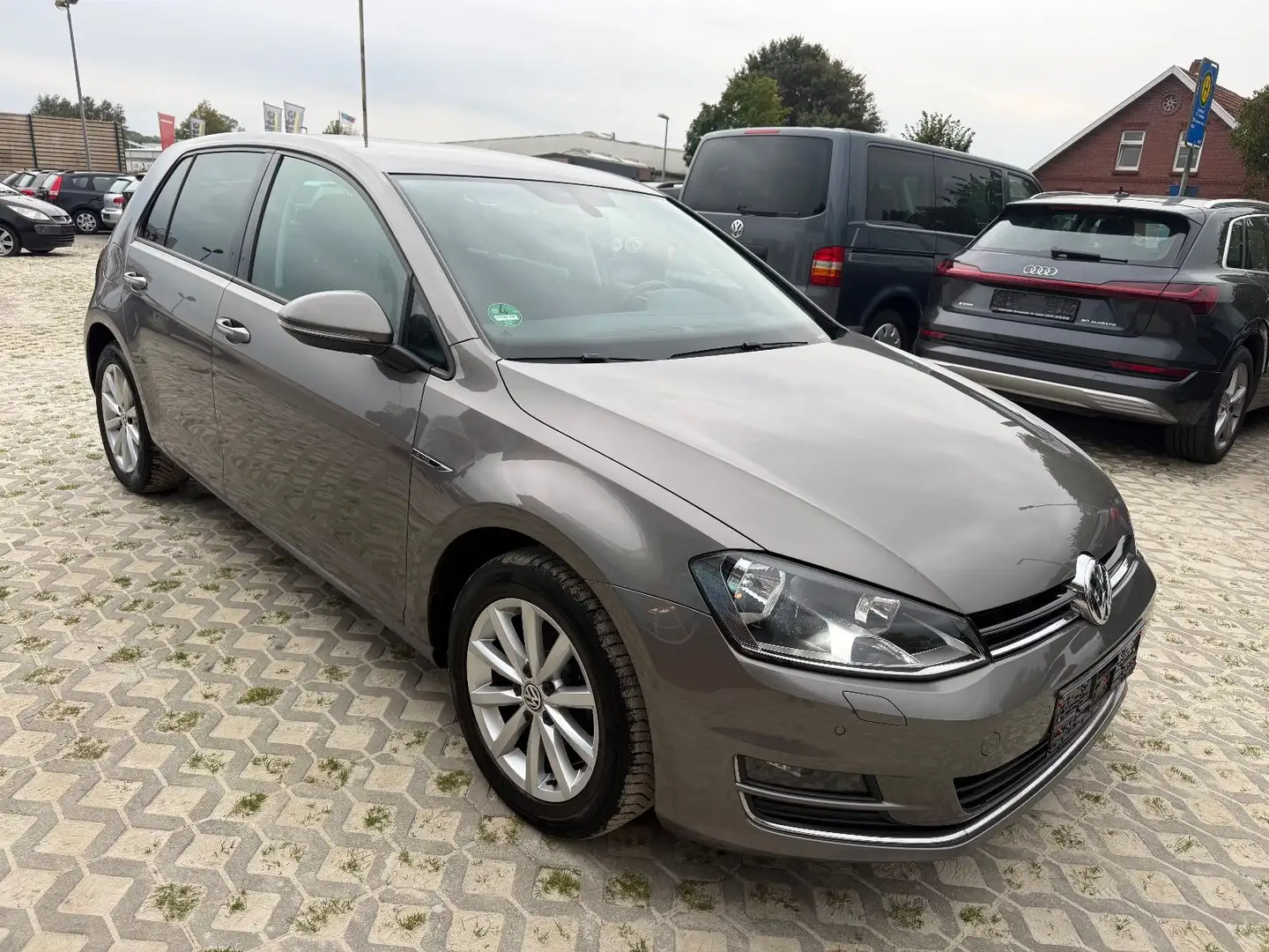Volkswagen Golf VII Lim. Lounge BMT TÜV INSP GARANTIE Grau - 1