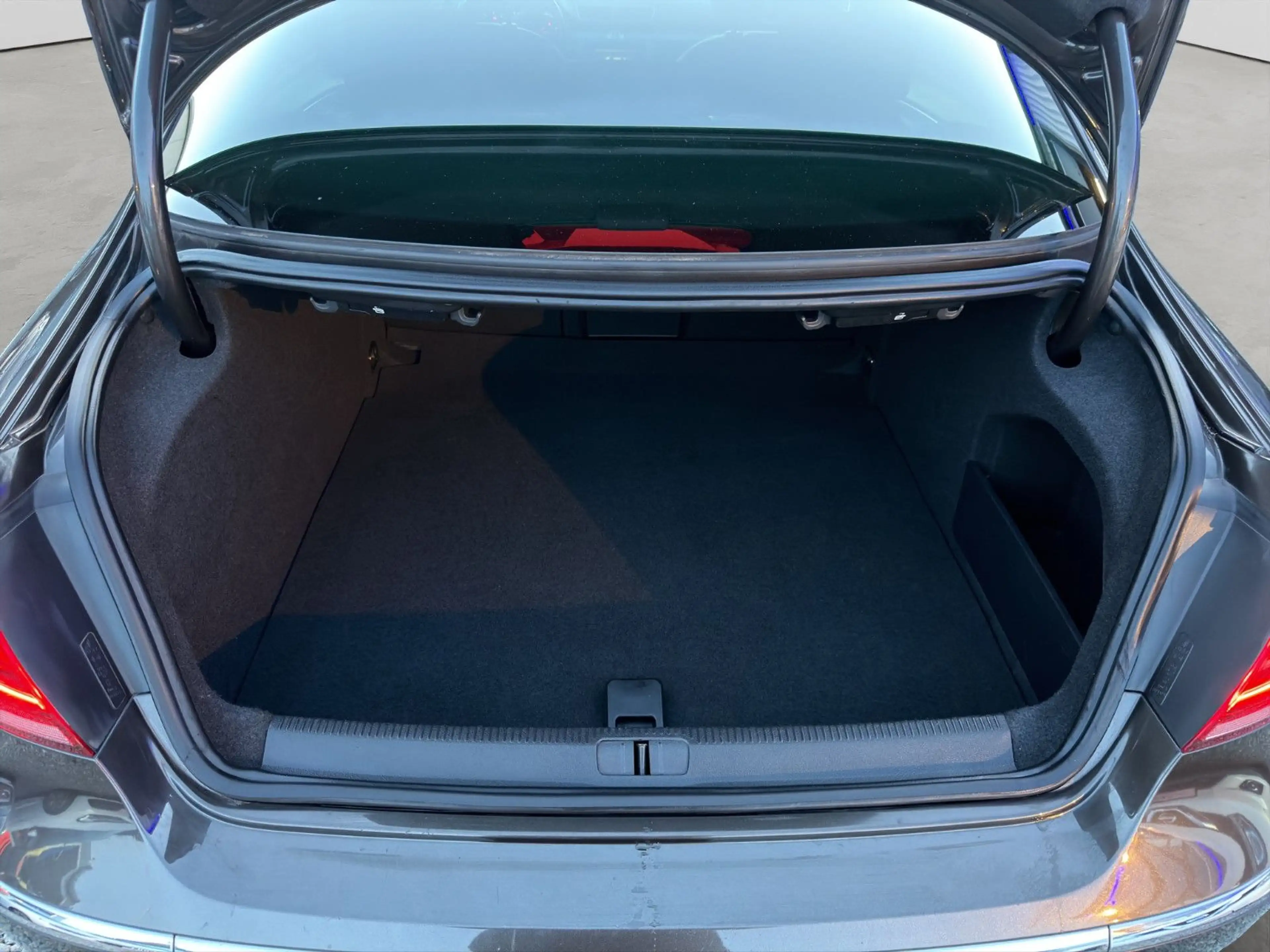 Volkswagen CC 2.0 TDI KLIMAAUT SITZH LEDER NAV Zahnr. NEU!! — photo 10