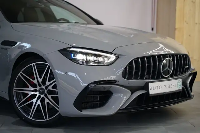Mercedes-Benz C-Class view 3