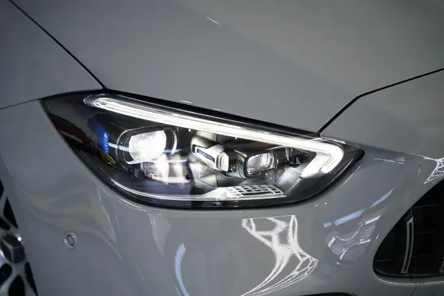 Mercedes-Benz C-Class view 4