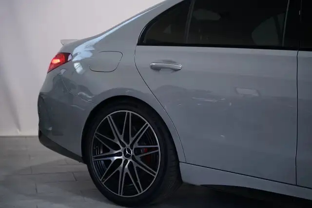Mercedes-Benz C-Class view 9