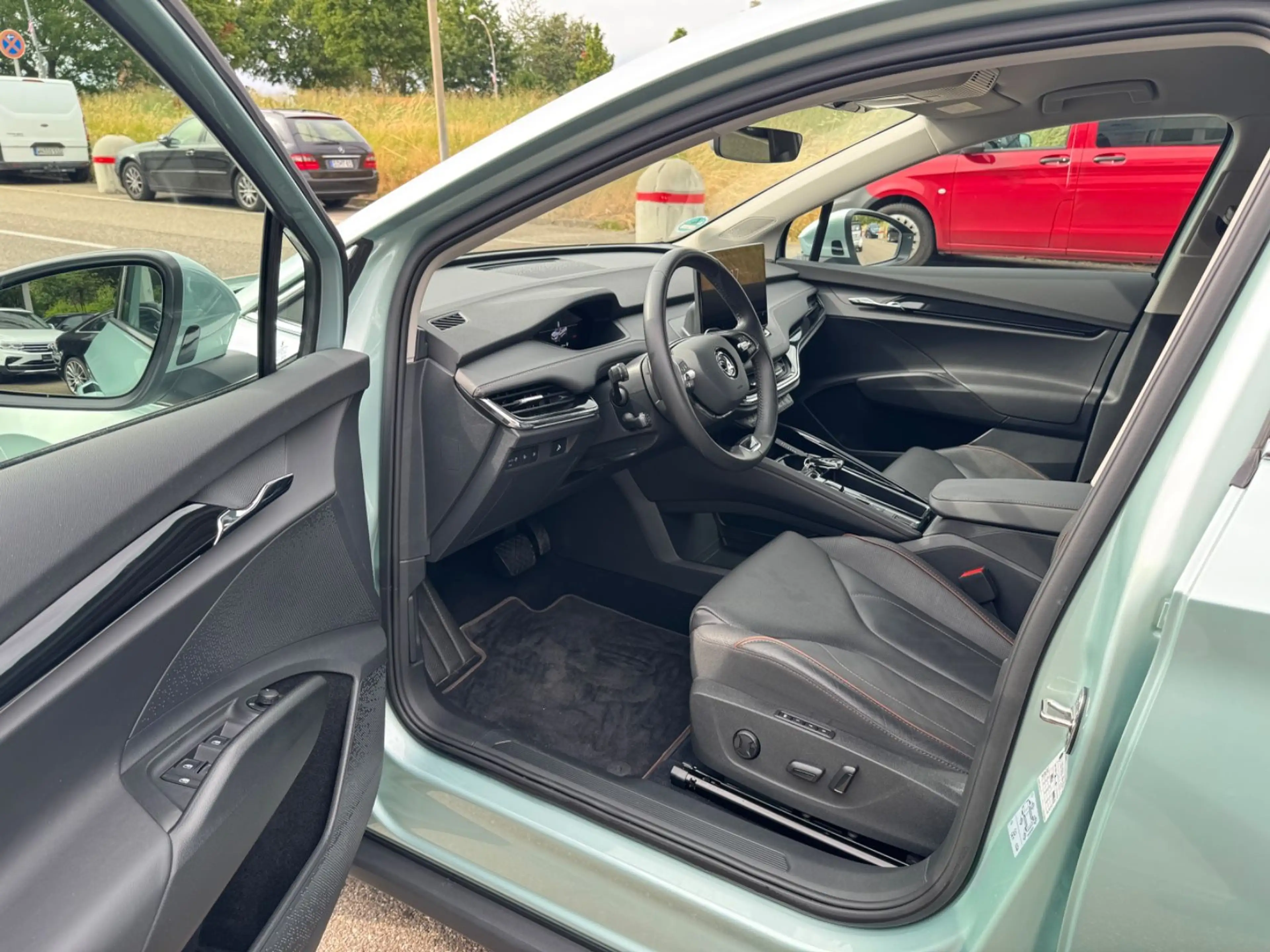 Skoda Enyaq iV 80x 4x4 Suite Navi LED 360° Wärmepumpe — photo 11