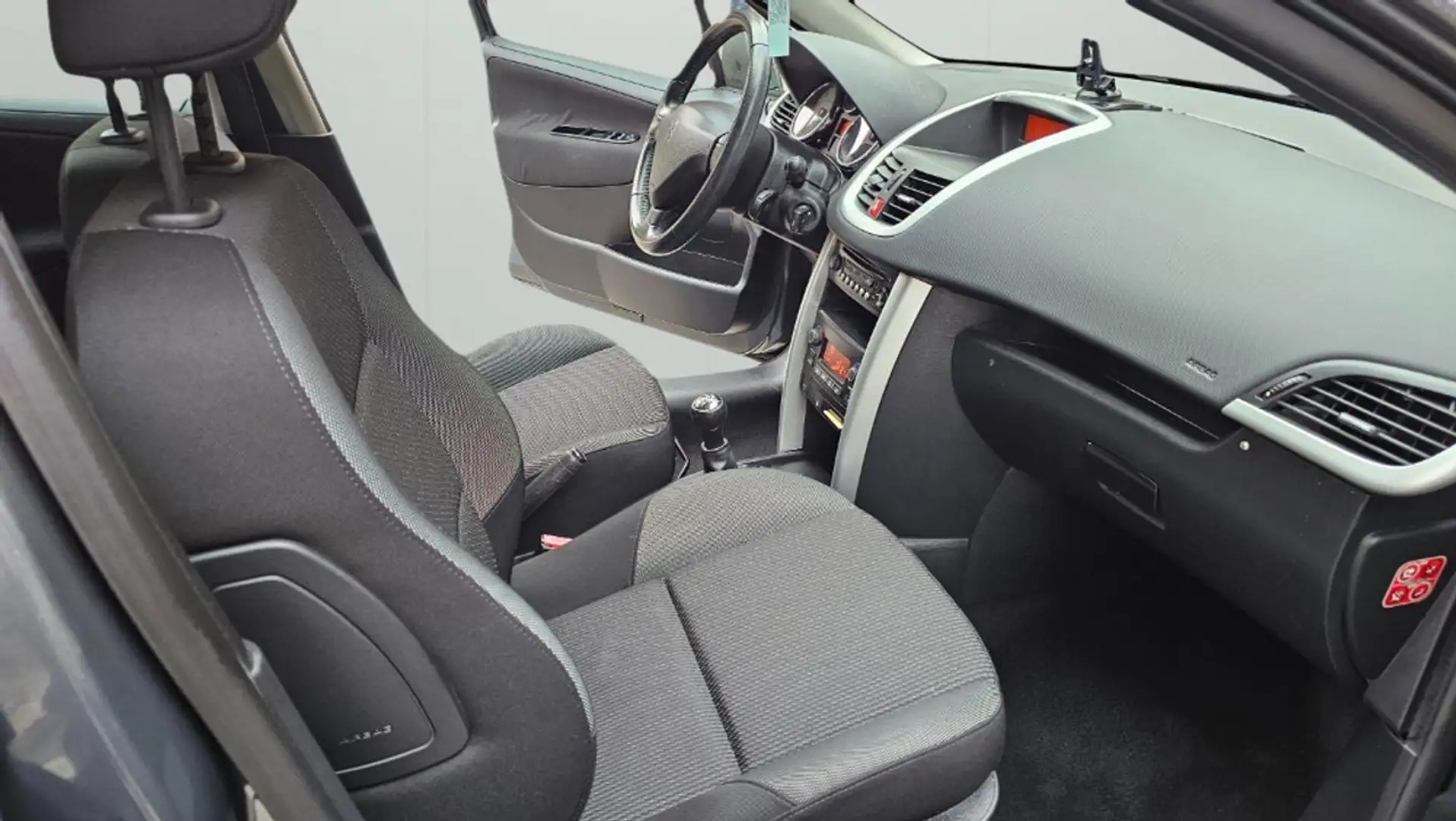 Peugeot 207 Active Gris - 2