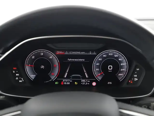 Audi Q3 view 15