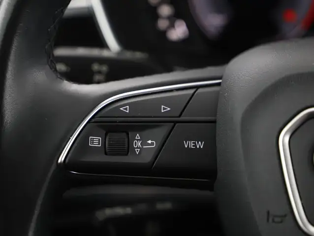 Audi Q3 view 14