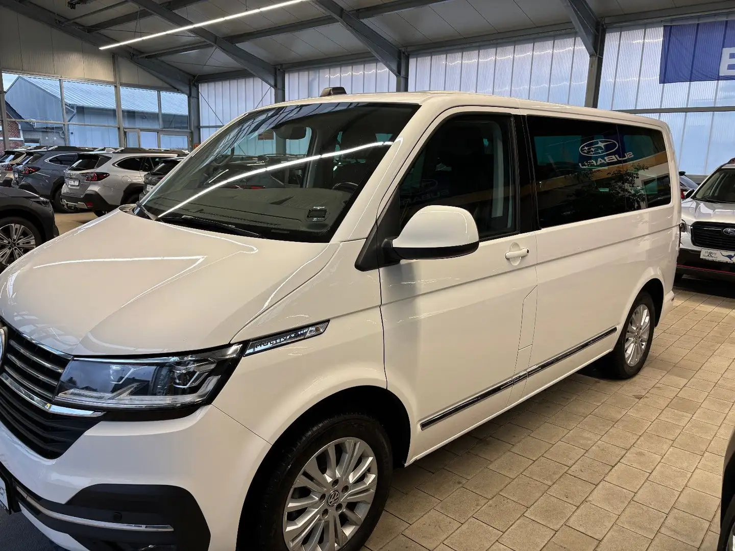 Volkswagen T6 Multivan T6.1 DSG Kurz 4MOTION Comfortline Weiß - 2