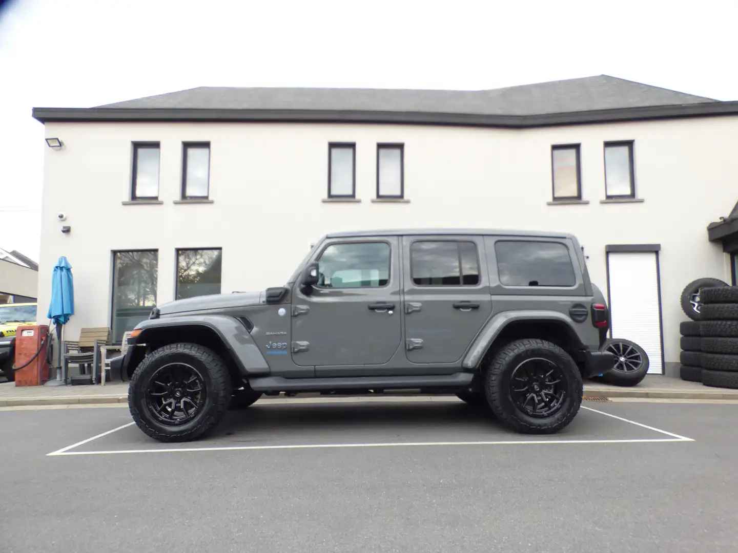 Jeep Wrangler Unlimited Phev hybride**Stock**10 km **Nieuw** Gris - 2