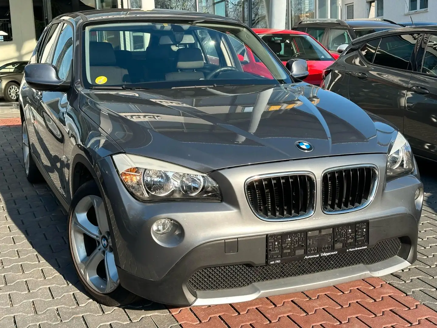 BMW X1 20d xDrive Automatik NAVI Becherhalter Šedá - 2