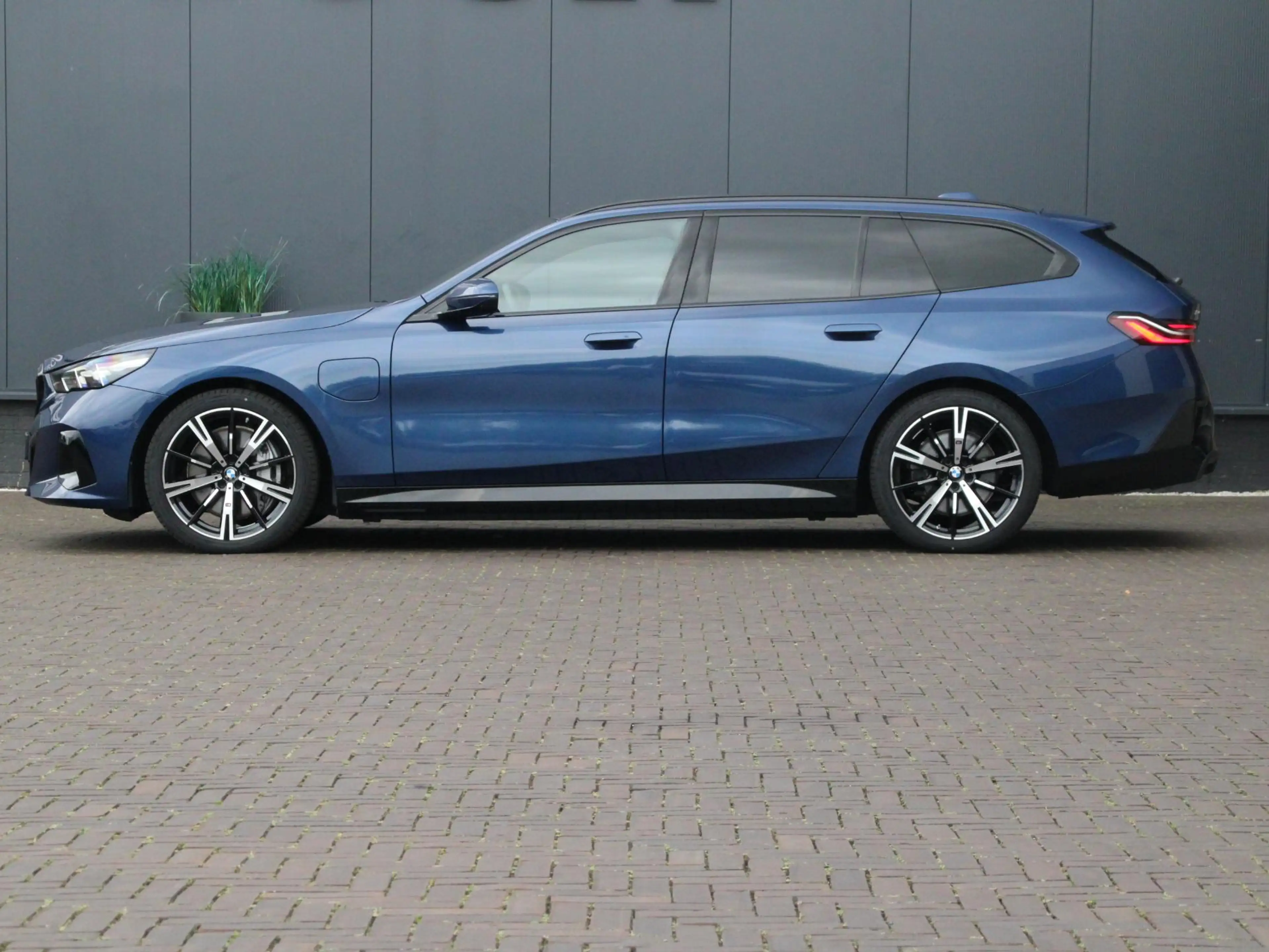 BMW 550 5-serie Touring 550e xDrive | Pano | Trekhaak | B& — photo 13