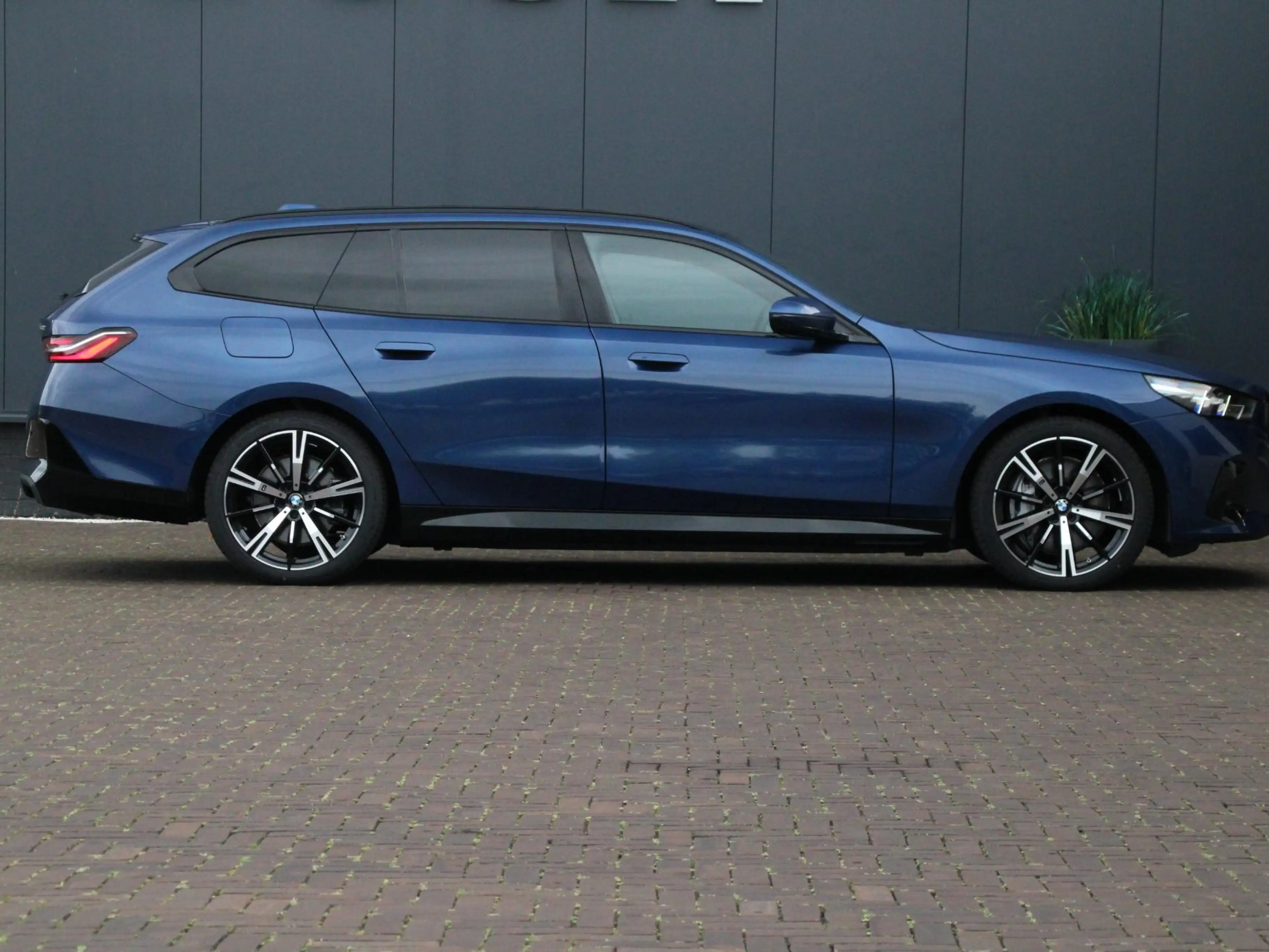 BMW 550 5-serie Touring 550e xDrive | Pano | Trekhaak | B& — photo 12