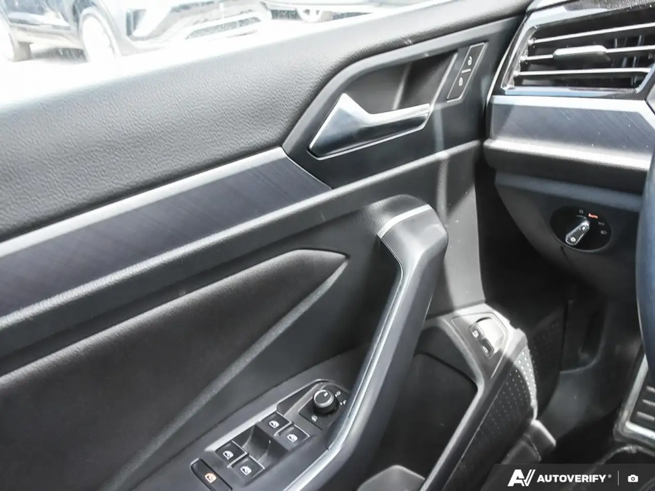 Volkswagen Jetta снимка Volkswagen Jetta