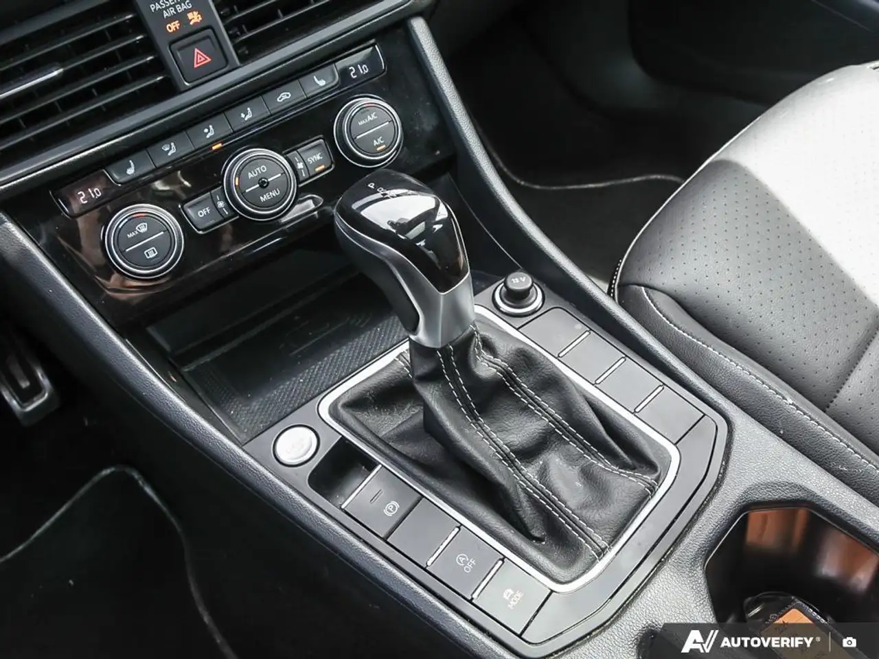 Volkswagen Jetta снимка Volkswagen Jetta