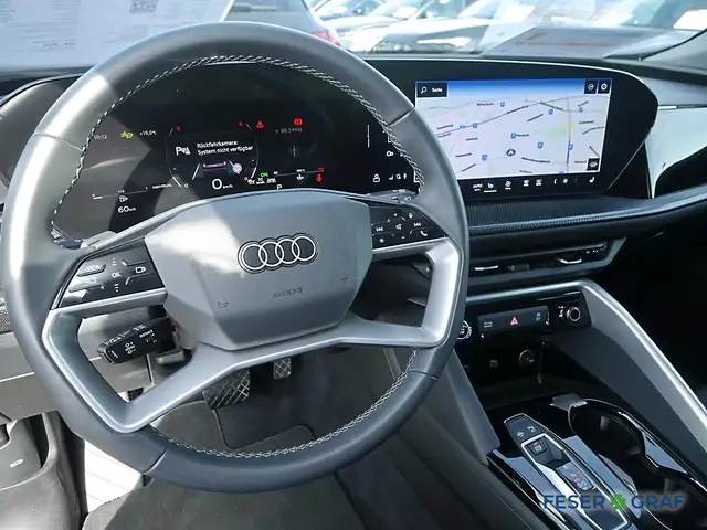 Audi Q5 view 4