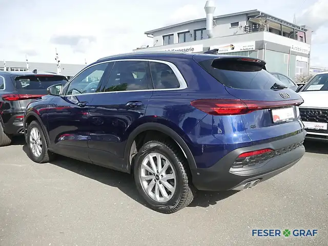 Audi Q5 view 3