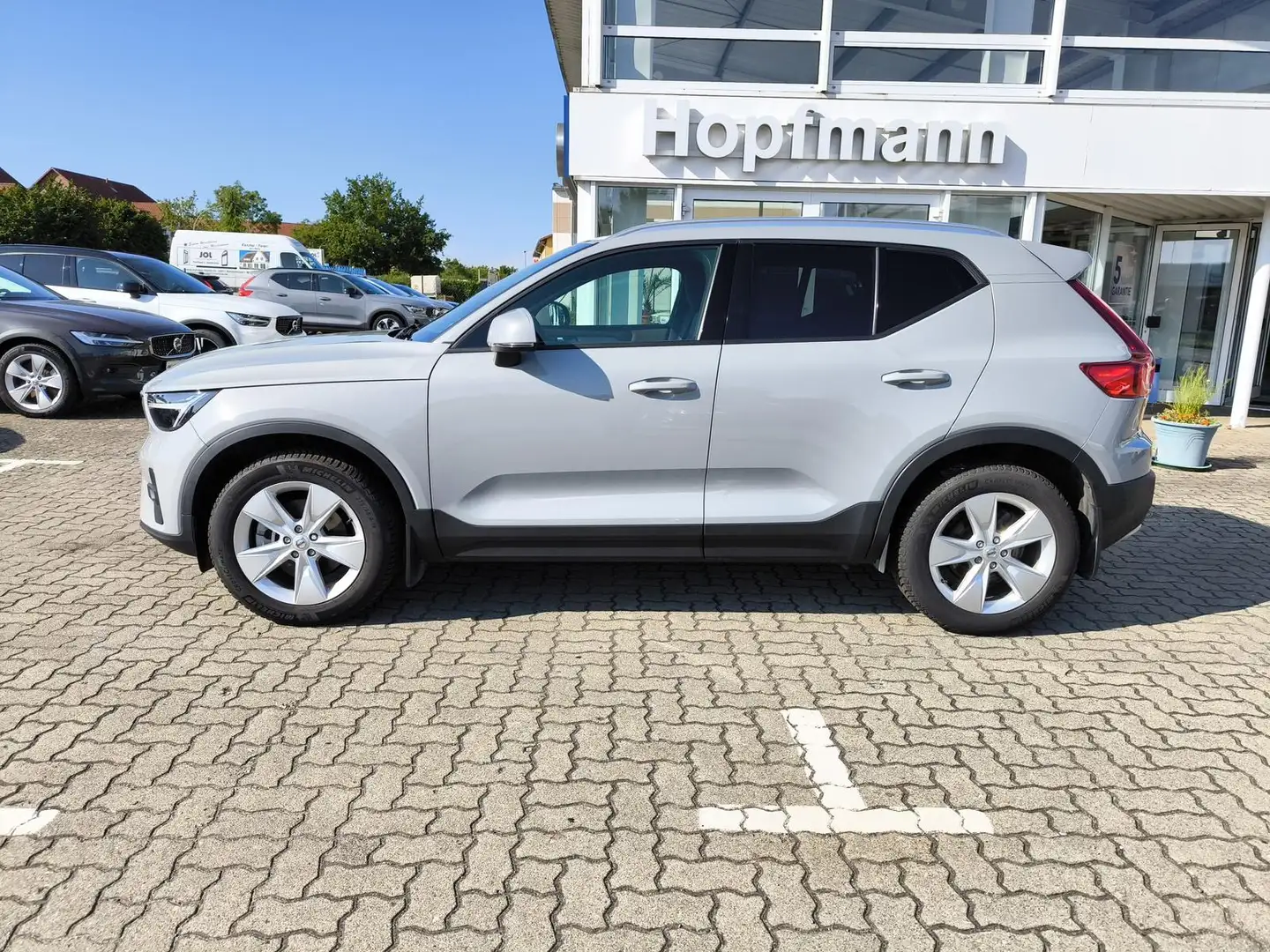 Volvo XC40 B4 (Benzin) BLiS/ACC/AHK/Standheizung Grau - 2