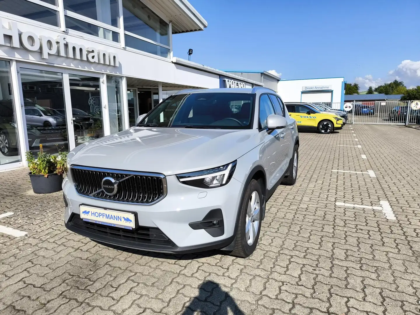 Volvo XC40 B4 (Benzin) BLiS/ACC/AHK/Standheizung Grau - 1