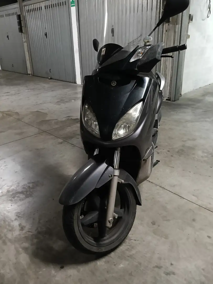 Yamaha X-Max 250 Black - 1
