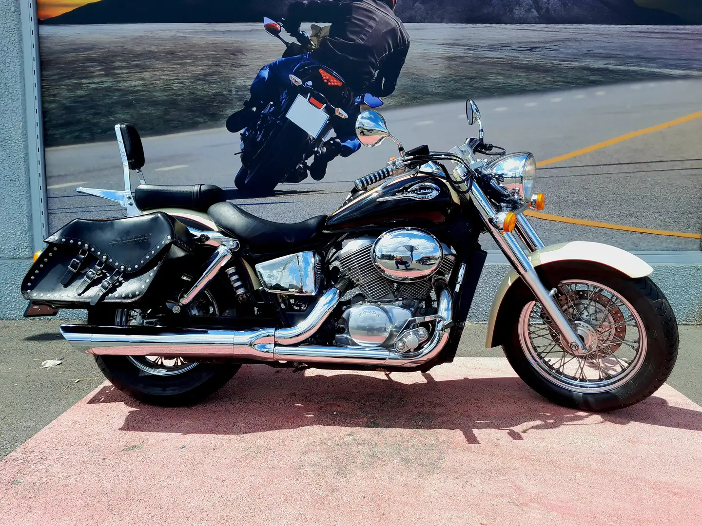Honda Shadow 750 Beige - 1