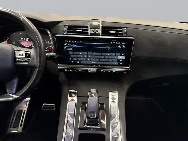 DS Automobiles DS 7 view 12