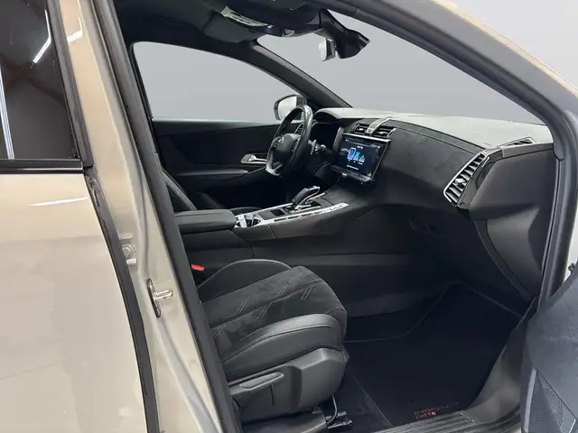 DS Automobiles DS 7 view 11