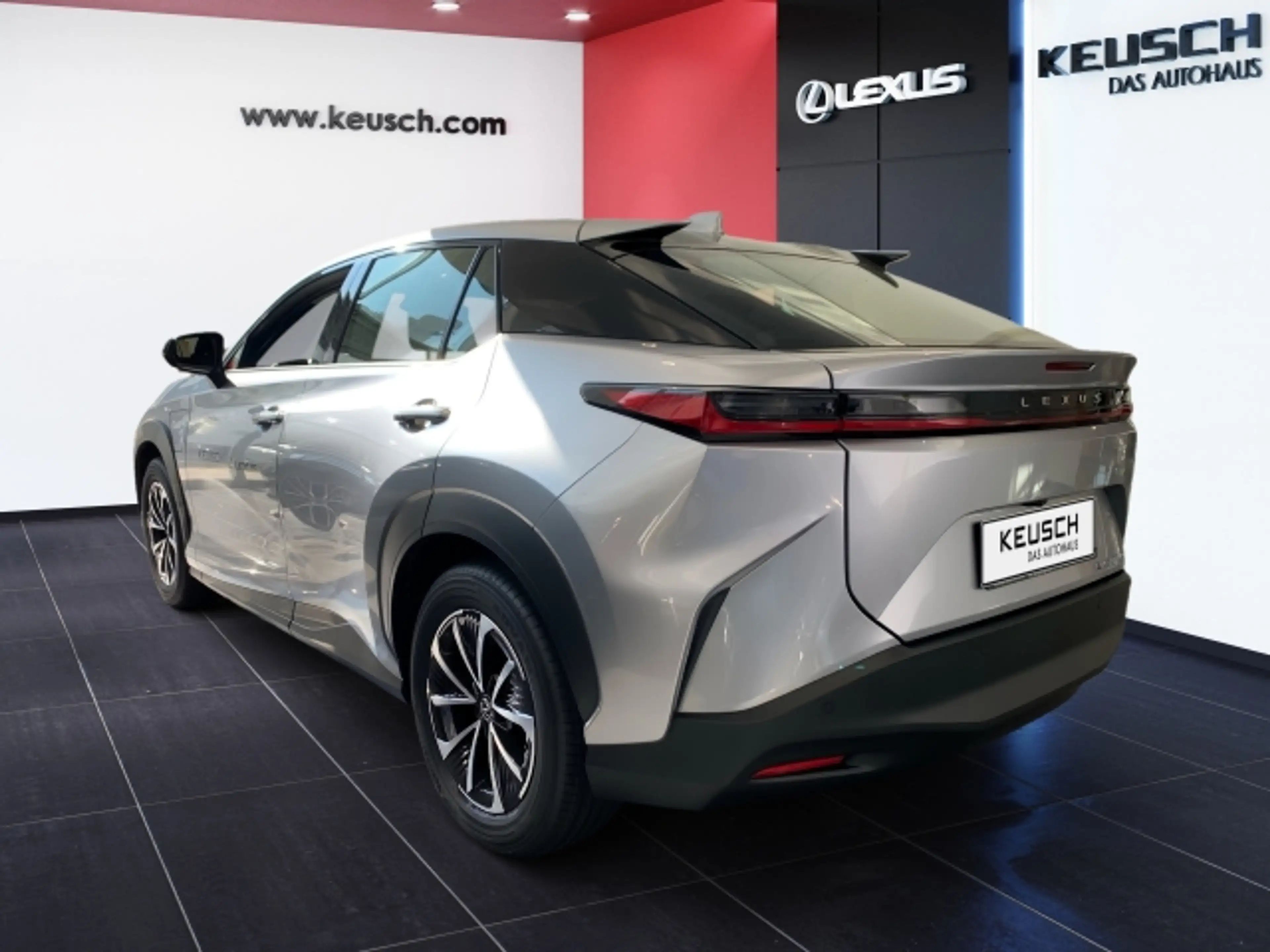 Lexus RZ RZ 300e — photo 9