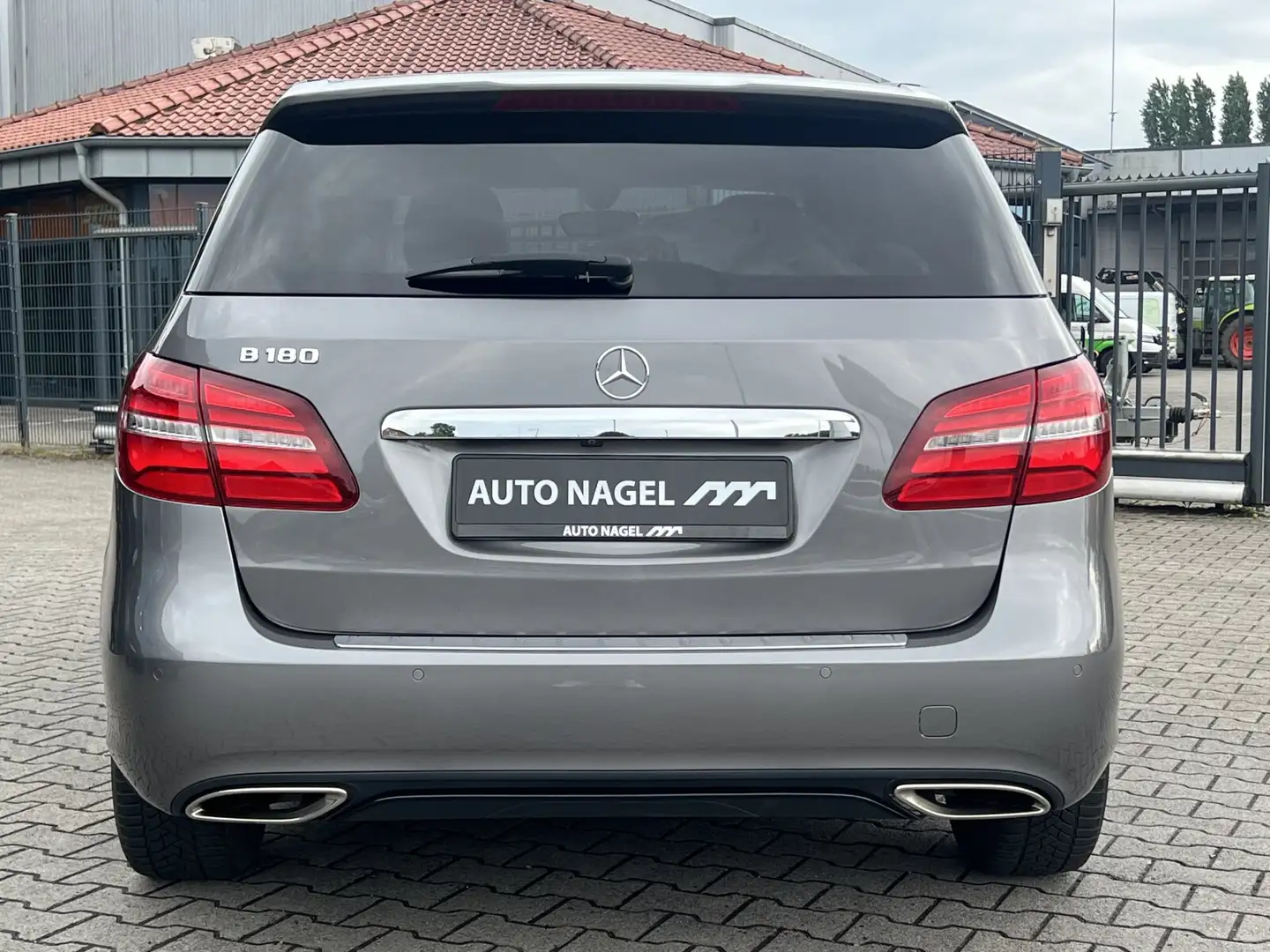 Mercedes-Benz B 180 B-Klasse 180 Urban LED|NAVI|SITZHEIZ|PANORAMA|18 Grau - 2