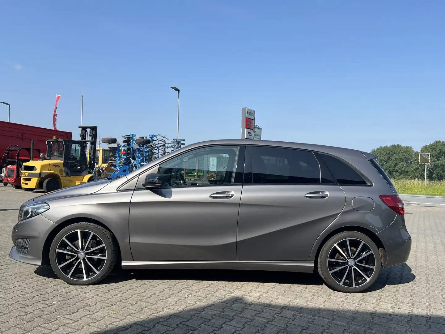 Mercedes-Benz B 180 B-Klasse 180 Urban LED|NAVI|SITZHEIZ|PANORAMA|18 Gris - 2
