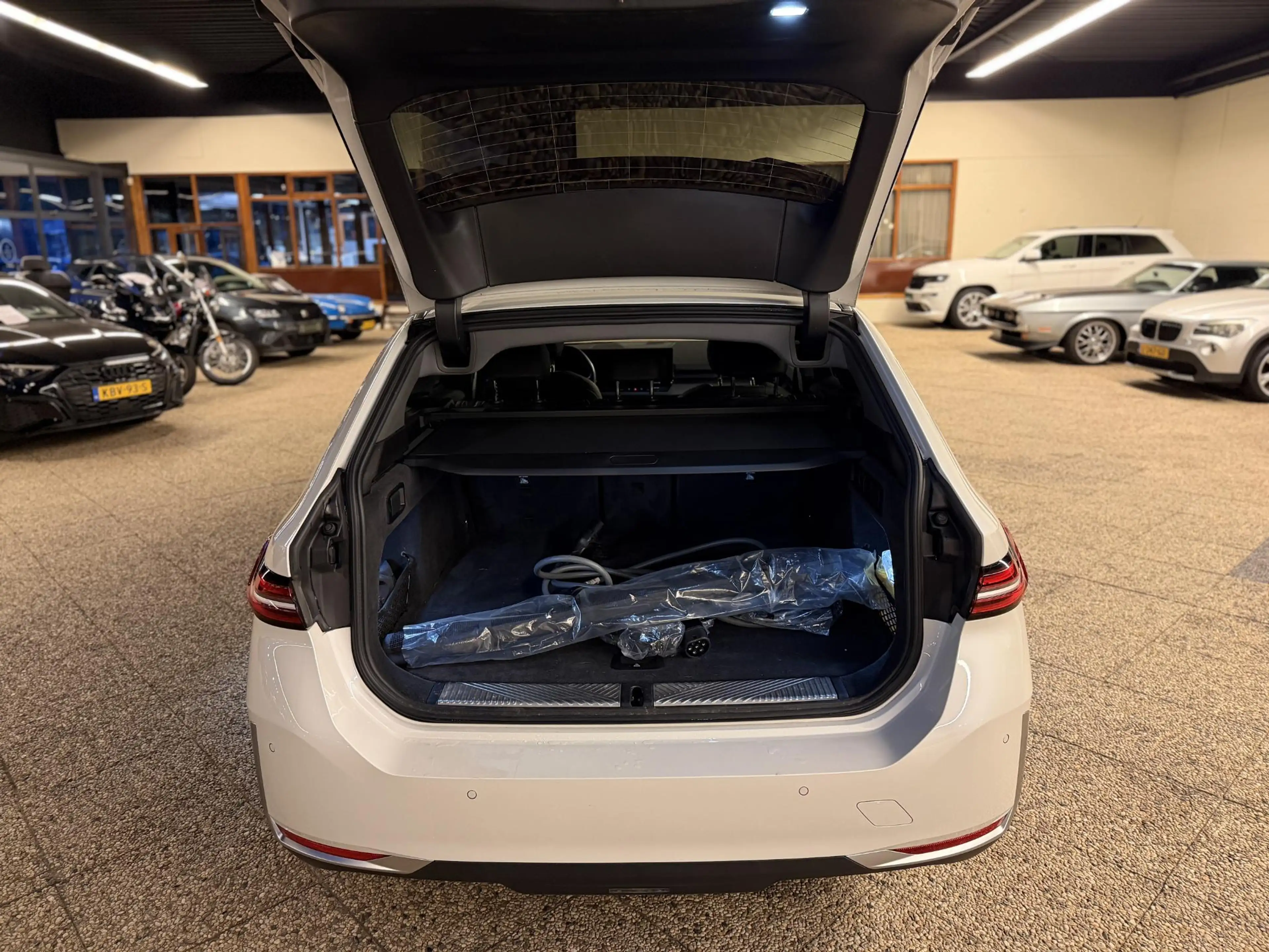 BMW i5 Touring eDrive40 Business Edition 84 kWh | SOH 96% — photo 5
