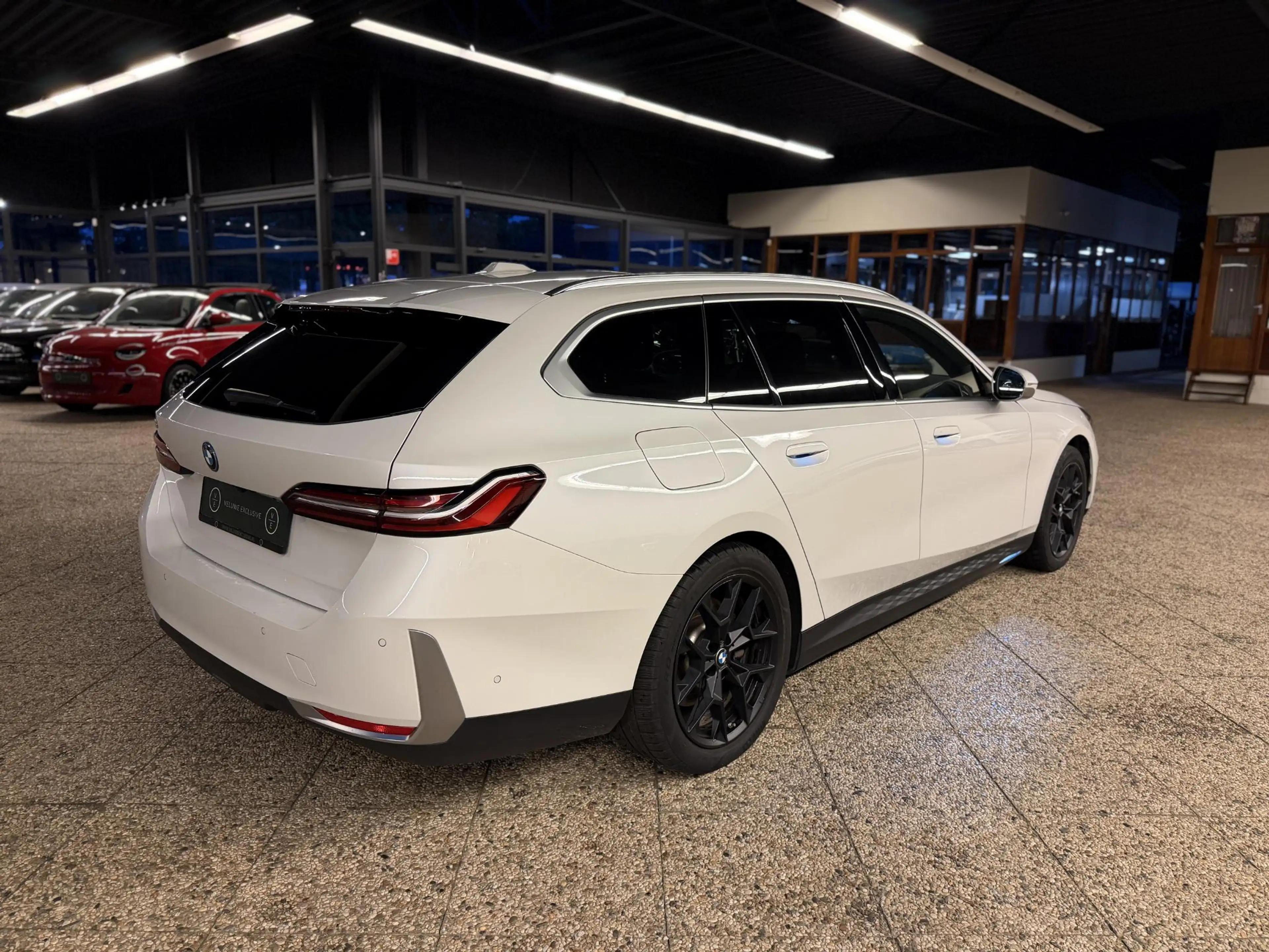 BMW i5 Touring eDrive40 Business Edition 84 kWh | SOH 96% — photo 6