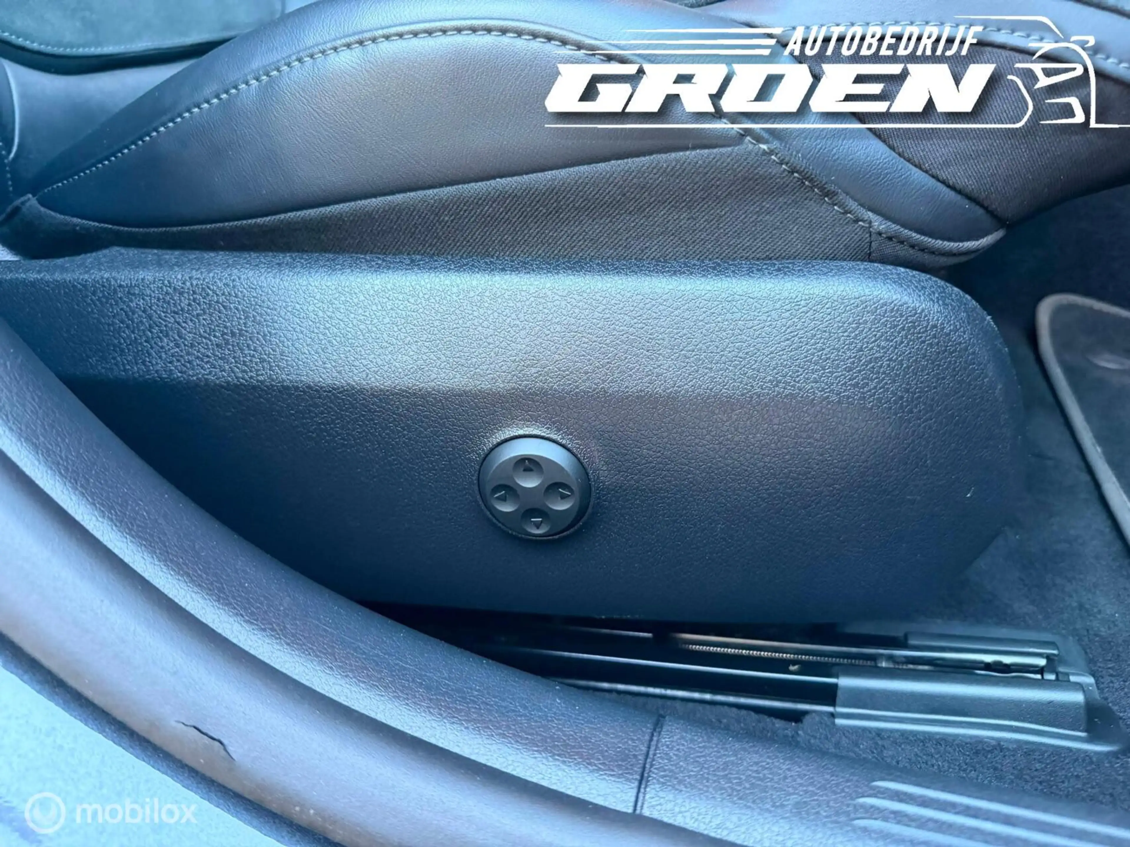 Mercedes-Benz C 300 e AMG Line Pano|Hud|Sfeer|Pano|Burmest — photo 41