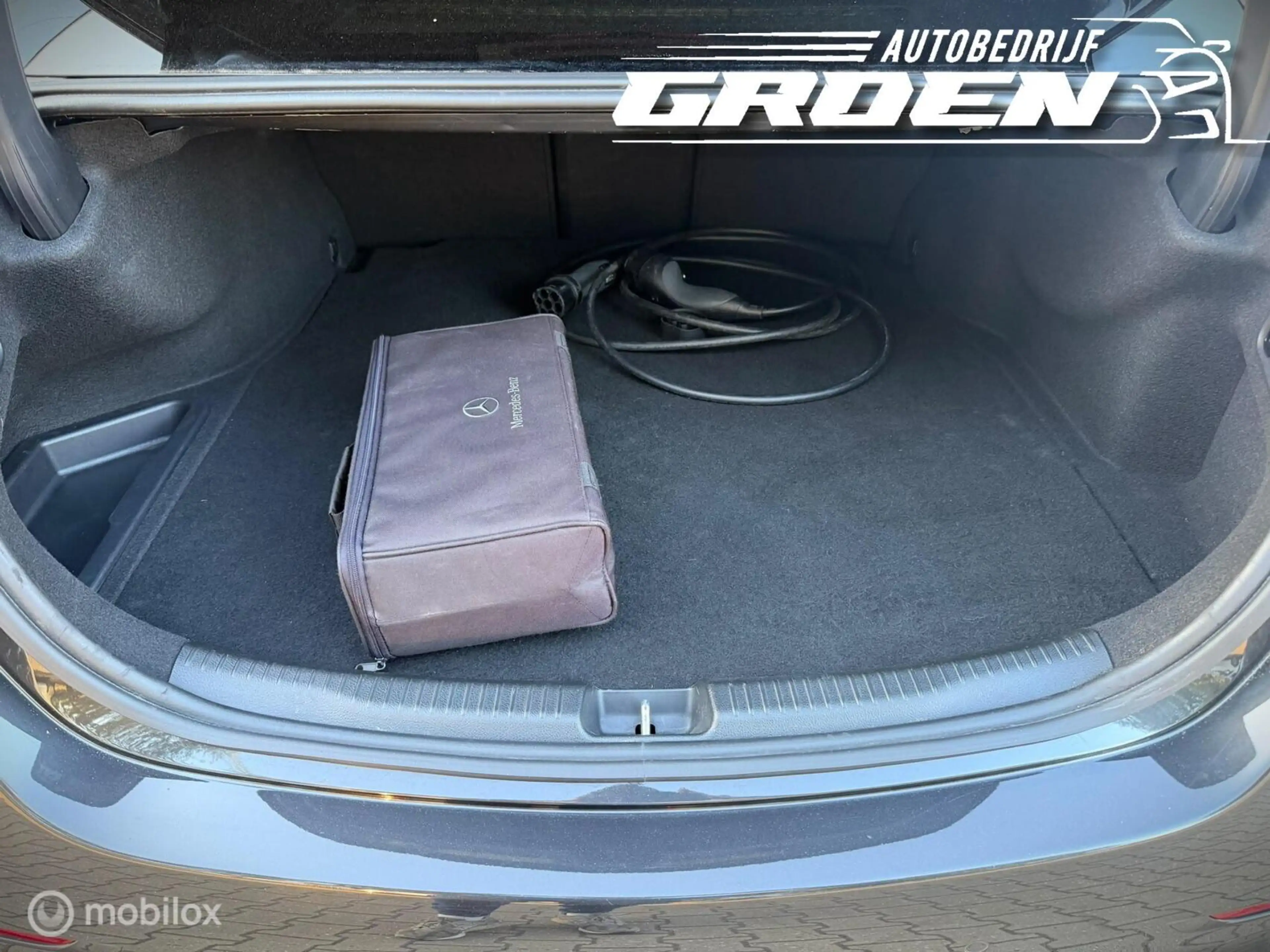 Mercedes-Benz C 300 e AMG Line Pano|Hud|Sfeer|Pano|Burmest — photo 36