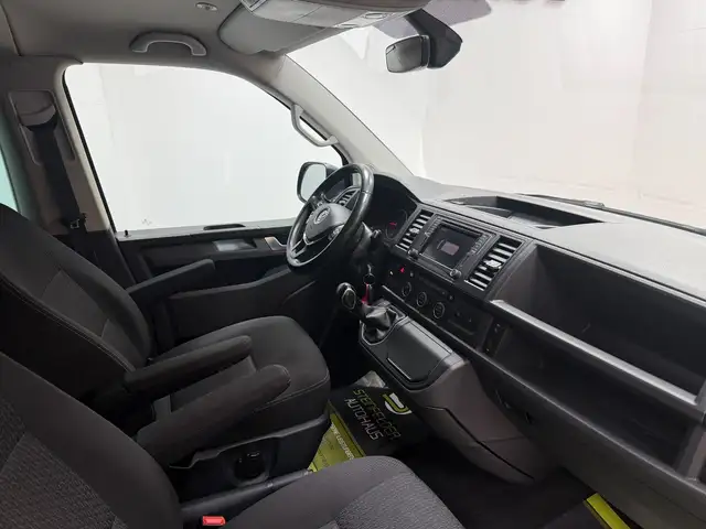 Volkswagen Multivan view 10