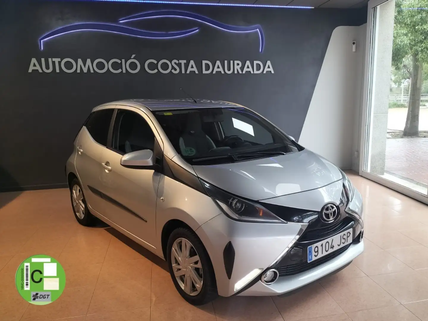 Toyota Aygo 1.0 VVT-i x-play Zilver - 1