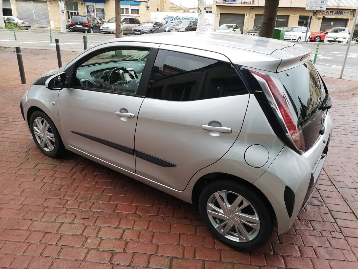 Toyota Aygo 1.0 VVT-i x-play Argent - 2