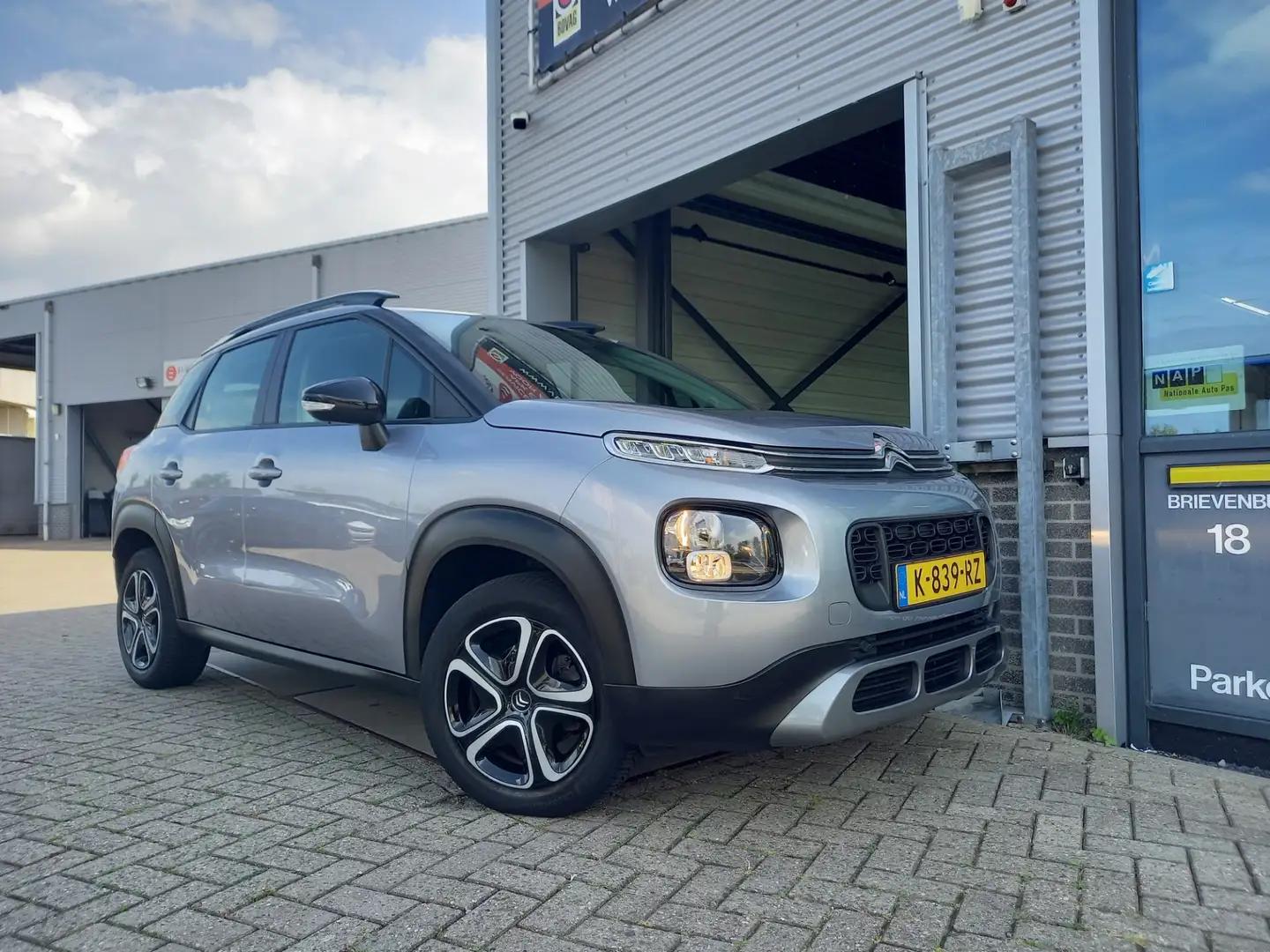 Citroen C3 Aircross 1.2 110PK PureTech S&S Feel CARPLAY / ANDROID - PD Grijs - 2