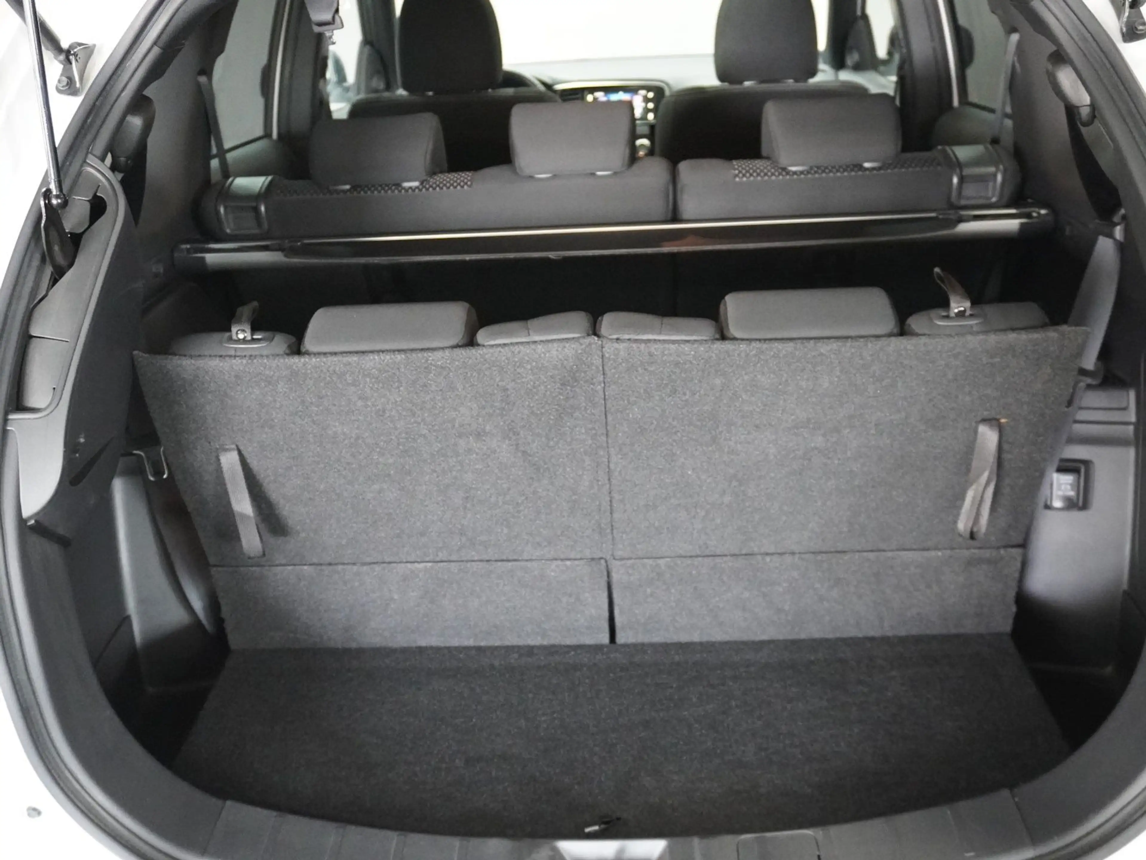 Mitsubishi Outlander 2.0 MIVEC Diamant+|7-SITZER | 1. HAND — photo 9