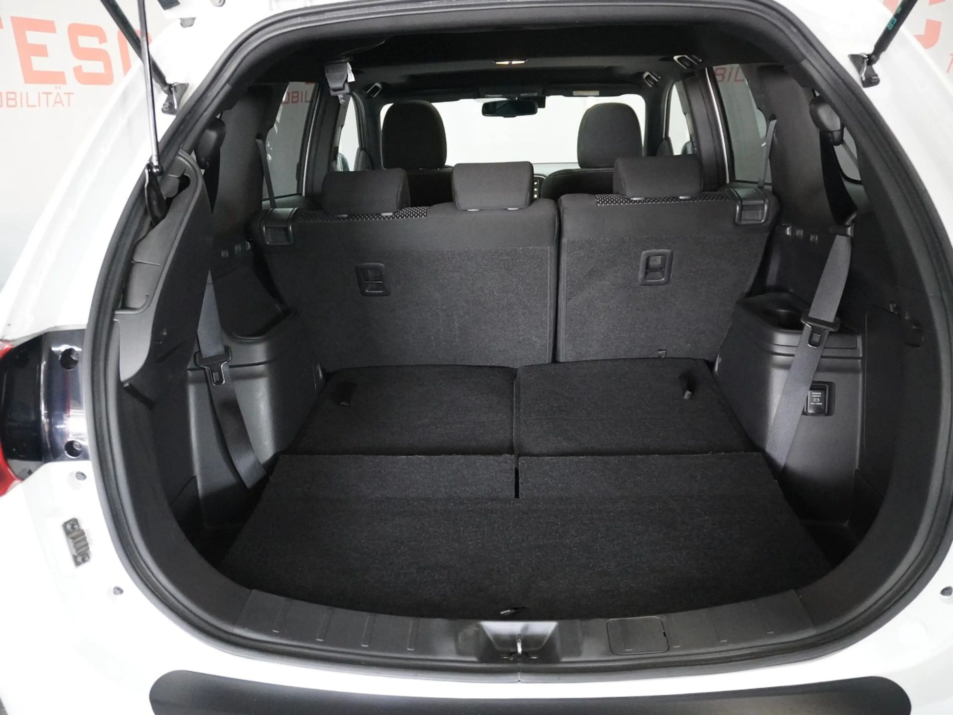 Mitsubishi Outlander 2.0 MIVEC Diamant+|7-SITZER | 1. HAND — photo 10