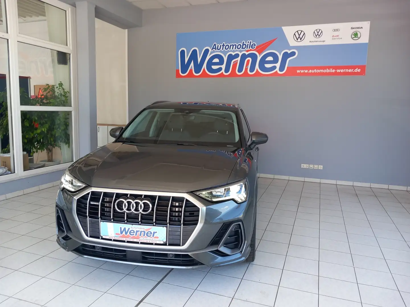 Audi Q3 S line 40TDI quattro AHK Werksgarantie Grau - 2