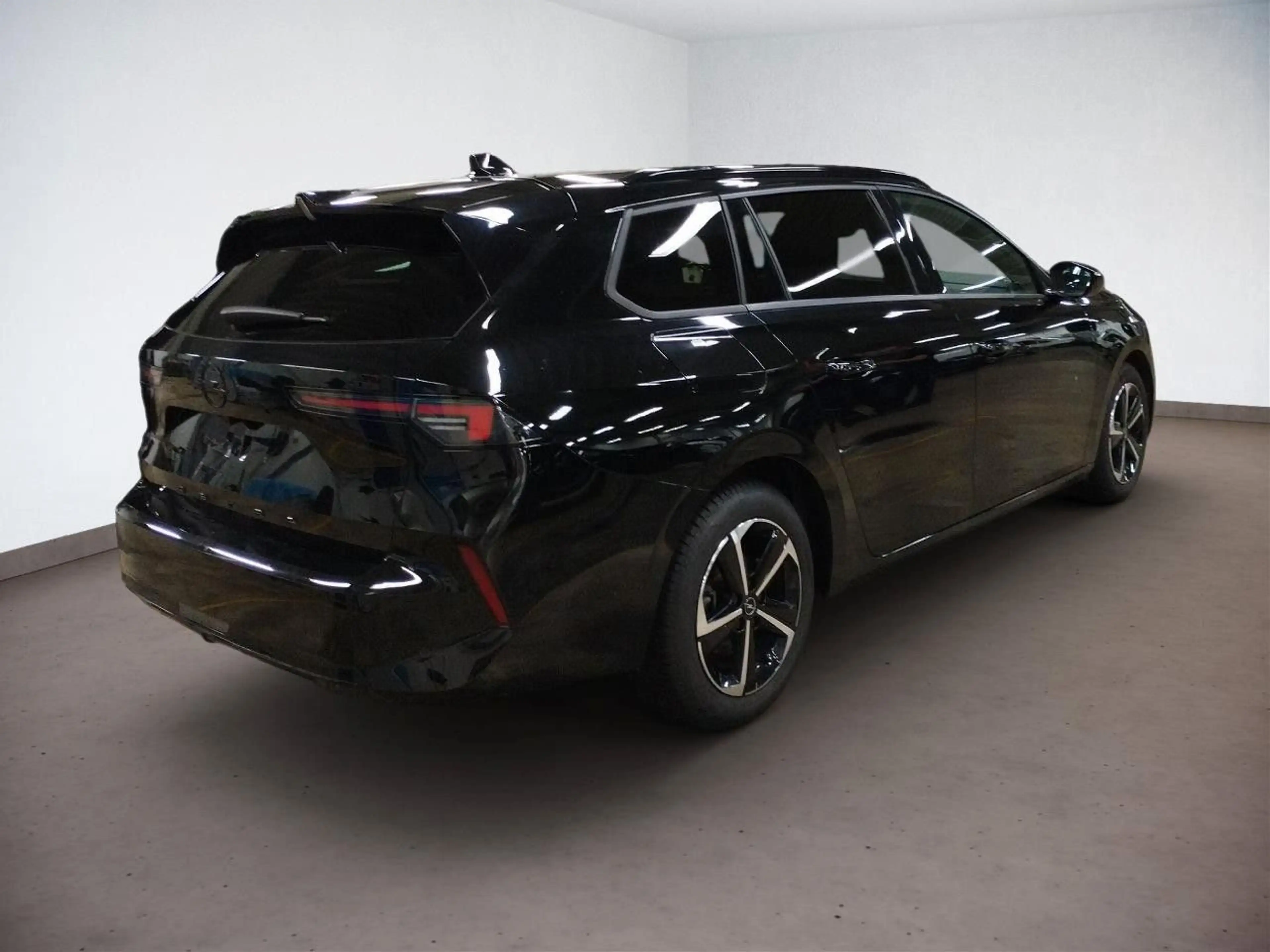 Opel Astra L Sports Tourer GS — photo 10