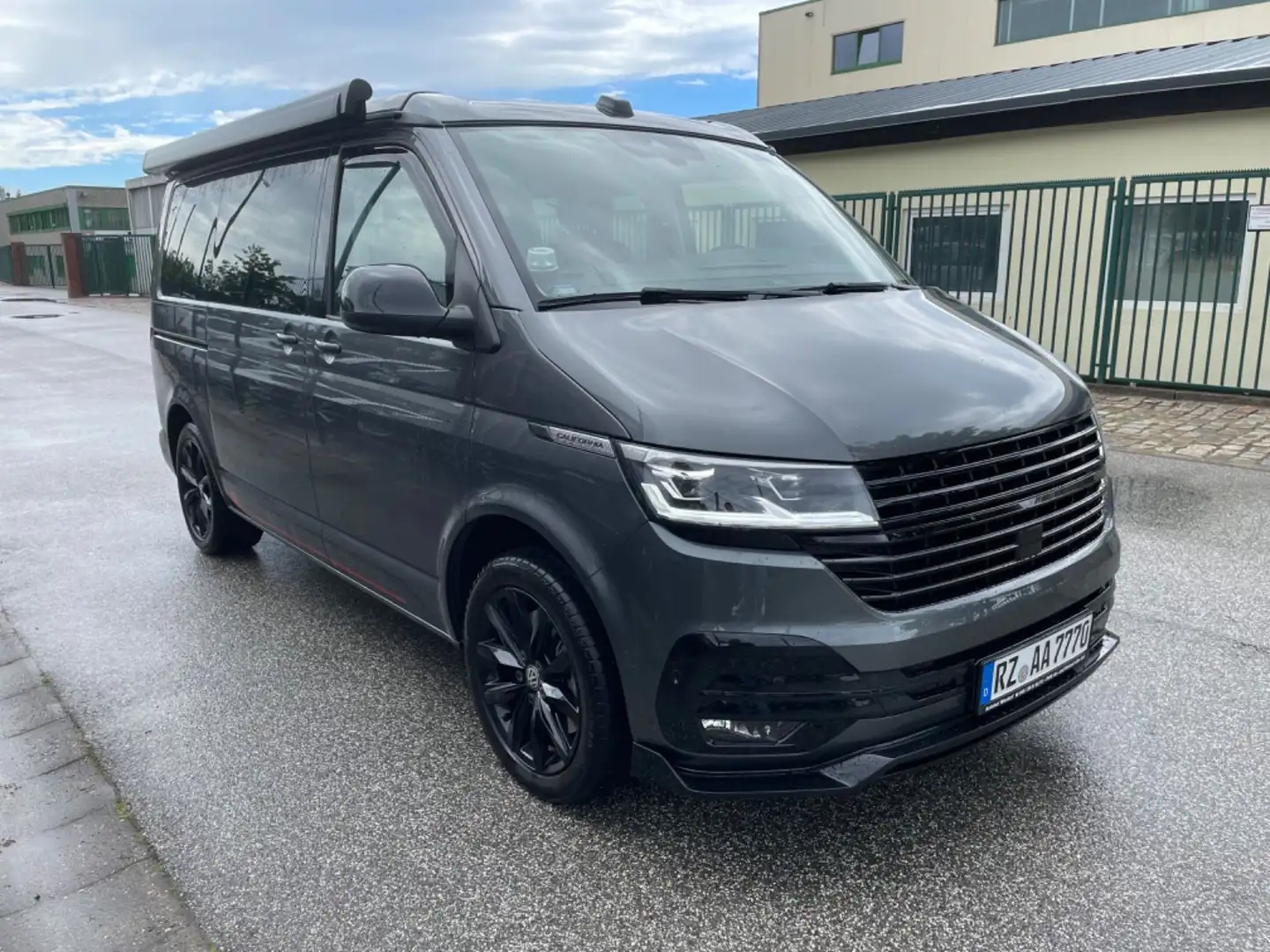 Volkswagen T6 California T6.1 California Beach Edition ACC+AHK+LED+Parkas Grau - 2