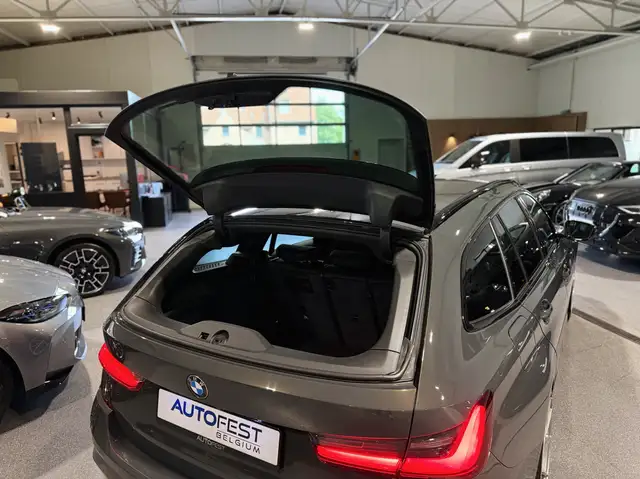 BMW 3 Series view 14