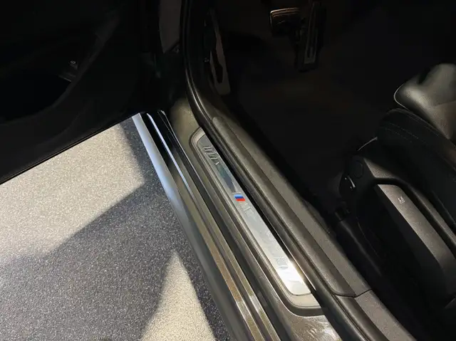 BMW 3 Series view 11