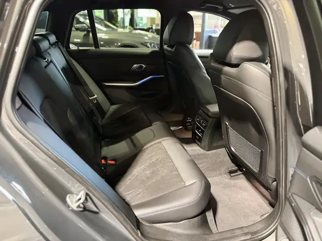 BMW 3 Series view 15