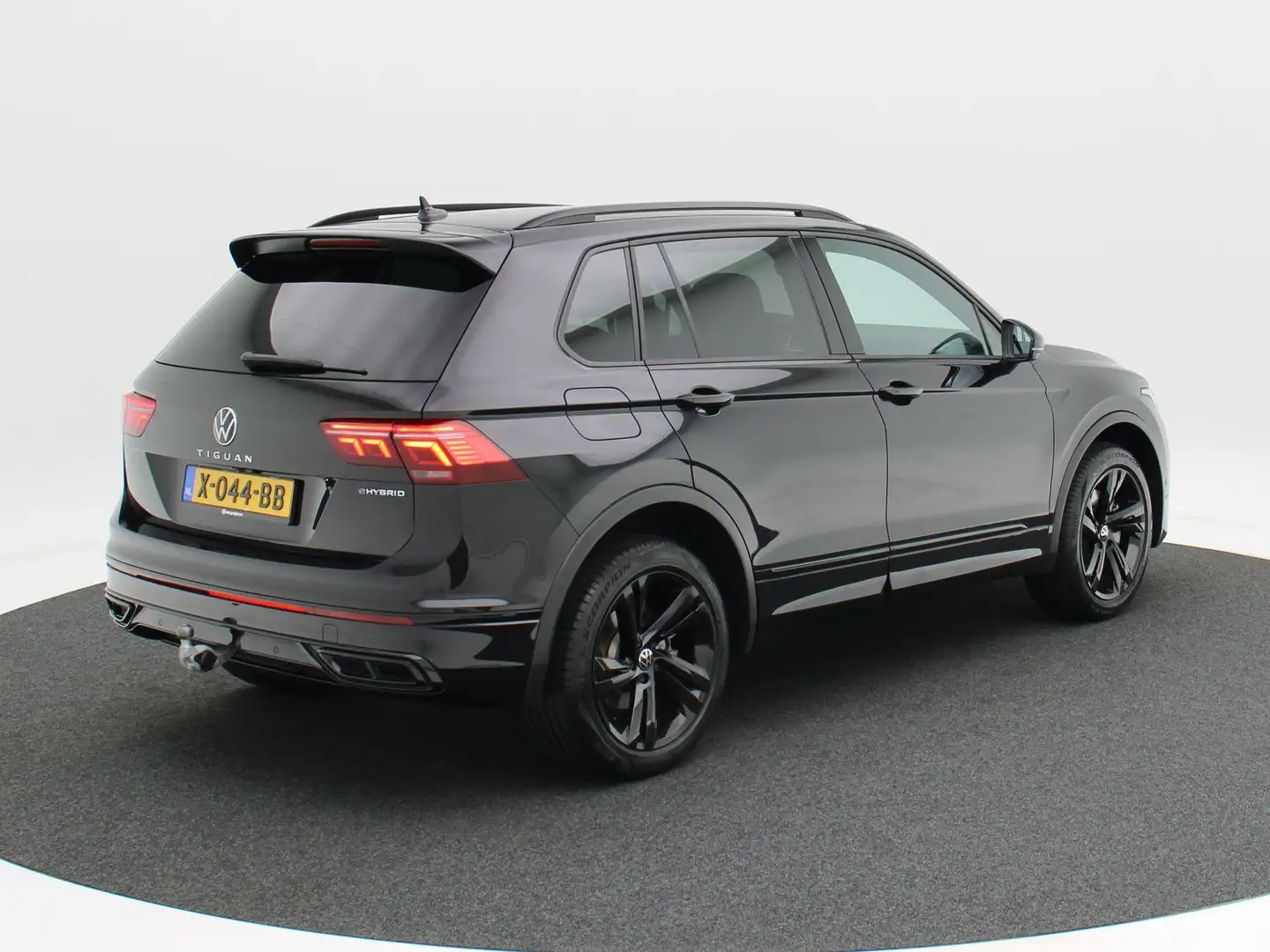 Volkswagen Tiguan 1.4 TSi eHybrid 245 Pk Automaat R-Line Business+ | Zwart - 2