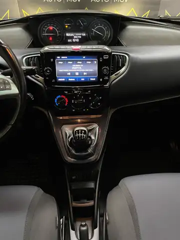 Lancia Ypsilon view 13