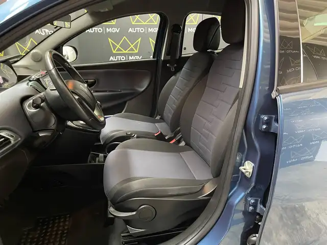 Lancia Ypsilon view 8