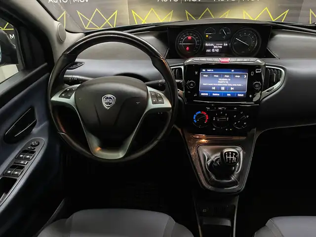 Lancia Ypsilon view 11