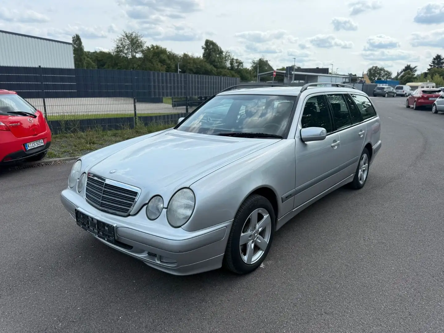 Mercedes-Benz E 200 KOMPRESSOR T CLASSIC,Automatik,Tüv Neu Argent - 1